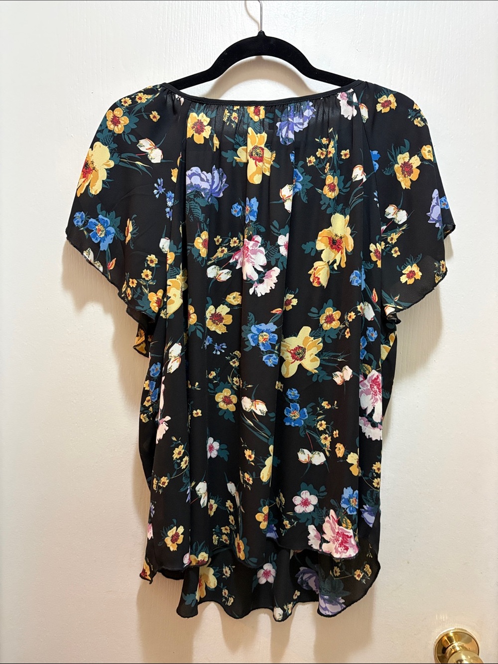 Philosophy Black Floral Flutter-Sleeve Blouse - Picture 3 of 6